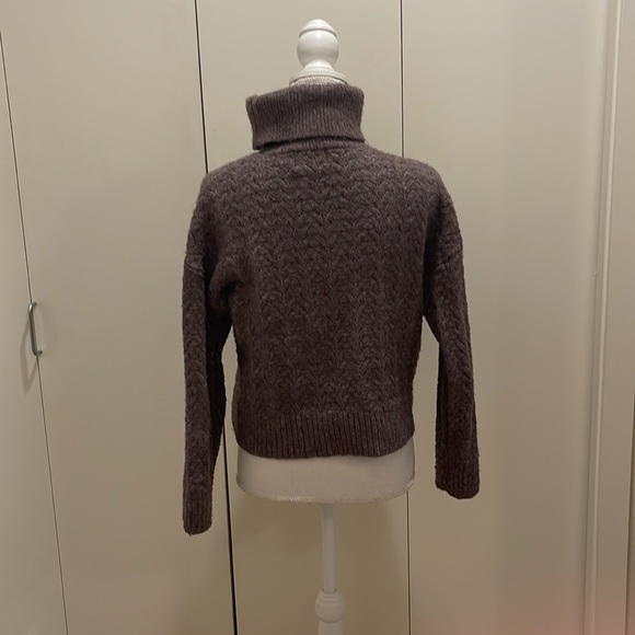 Old navy brown turtleneck sweater small - Picture 3 of 5